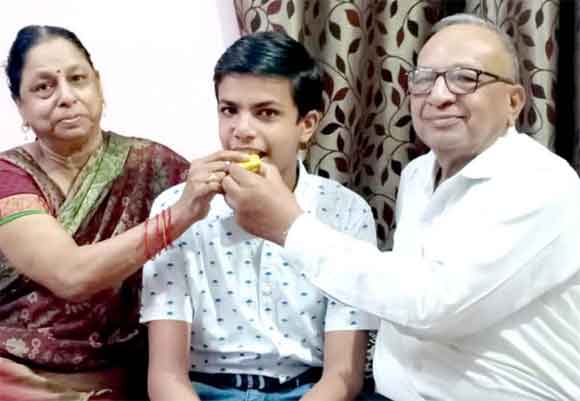 अशोक गुप्ता पत्रकार के पोत्र ने किया दसवी कक्षा में स्कूल टाप