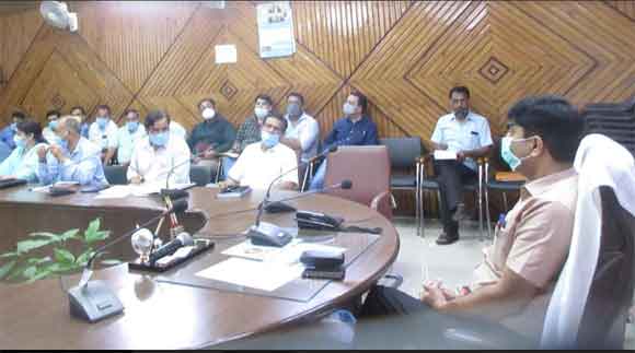 द्वितीय डोज लगाने में कम प्रगति वाले प्रभारी चिकित्साधिकारियों के विरूद्ध कार्यवाही होगी – जिलाधिकारी