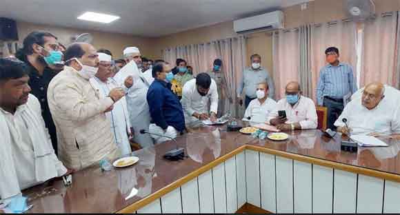 उत्पीडन को लेकर स्टोन क्रेशर स्वामी प्रभारी मंत्री शाही से मिलें