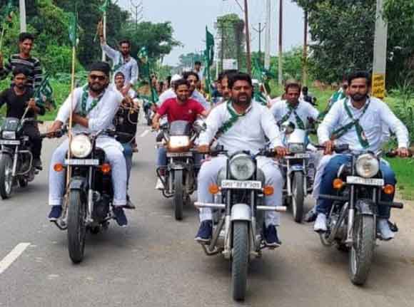 आल इंडिया मजलिस ए इत्तहादुल मुस्लिमीन के कार्यकताओं ने निकाली बाइक रैली