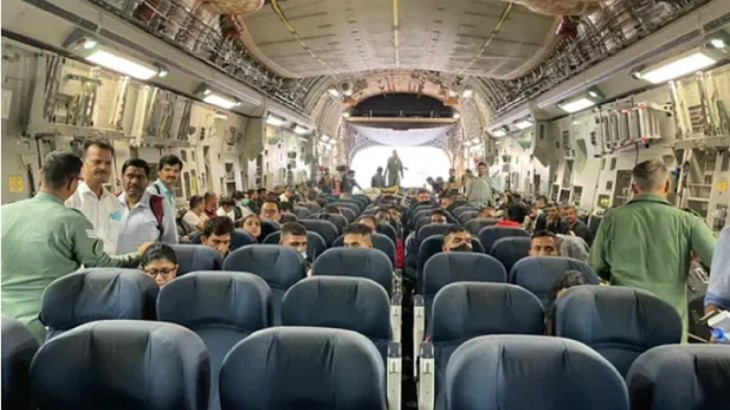 काबुल से हिंडन एयर फोर्स स्टेशन पहुंचा C-17 ग्लोबमास्टर, विमान में 24 भारतीय और 11 नेपाली