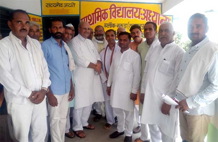 नवोदय युवा संगठन की टीम व अतिथिगण
