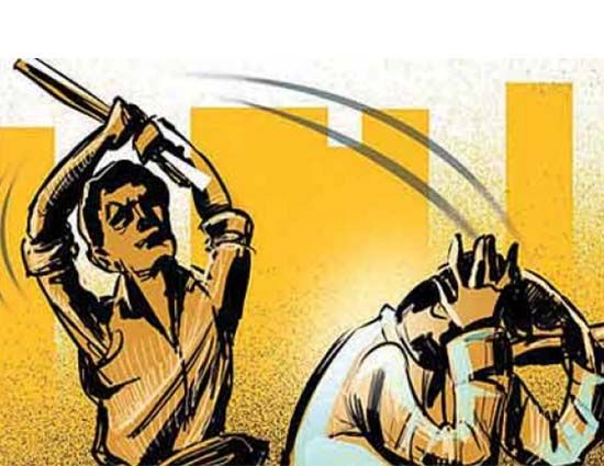 मोबाइल न मिलने पर सगे भाई को फावड़े से वार कर मौत के घाट उतारा