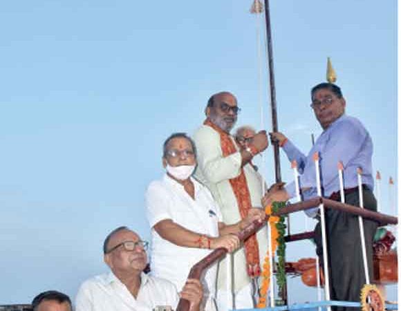 भगवान श्री कृष्ण के मंदिरों पर धर्म ध्वज की स्थापना की