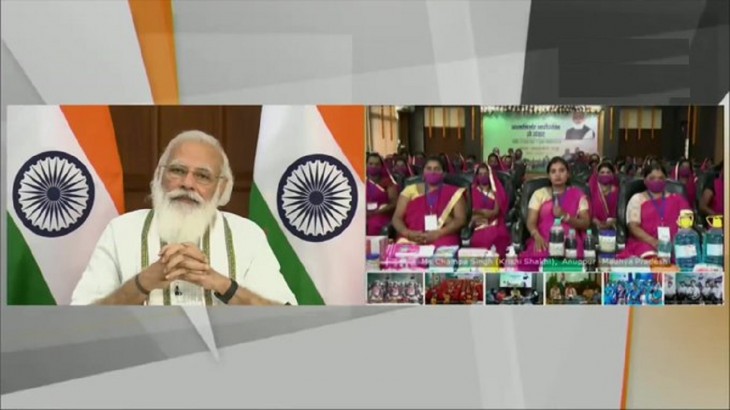 PM मोदी बोले- महिला अब पैसे रसोई के डिब्बे में नहीं, बैंक में रखती हैं