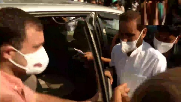 गैंगरेप के बाद हत्या मामला: बच्ची के परिवार से मिलने पहुंचे राहुल गांधी