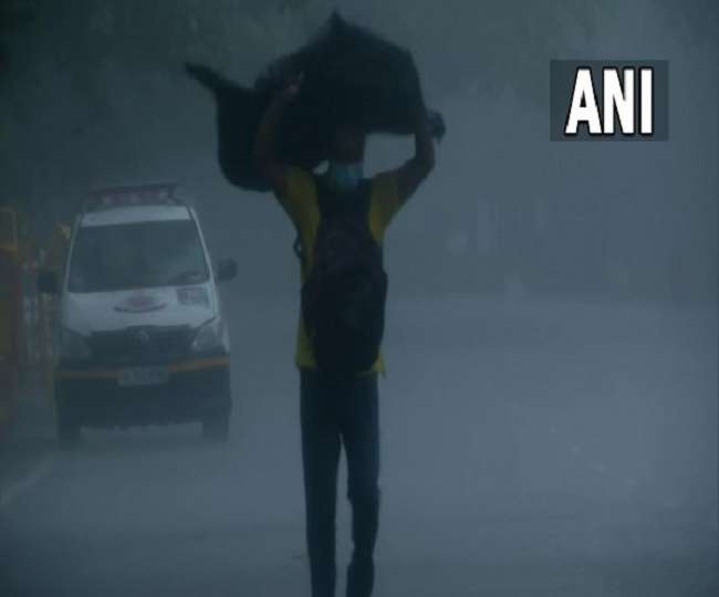 Weather Forecast: दिल्ली NCR में हो रही बारिश, IMD ने बताया- अभी सक्रिय रहेगा मानसून