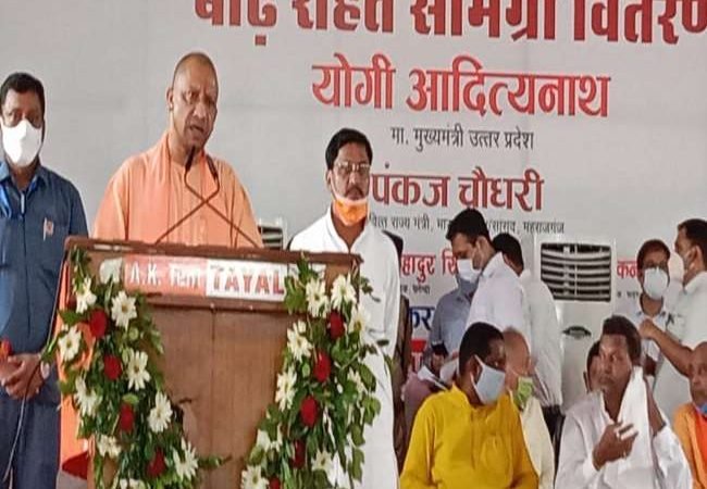 महराजगंज में सीएम ने कहा, अपने को निराश्रित महसूस न करें बाढ़ पीड़ित