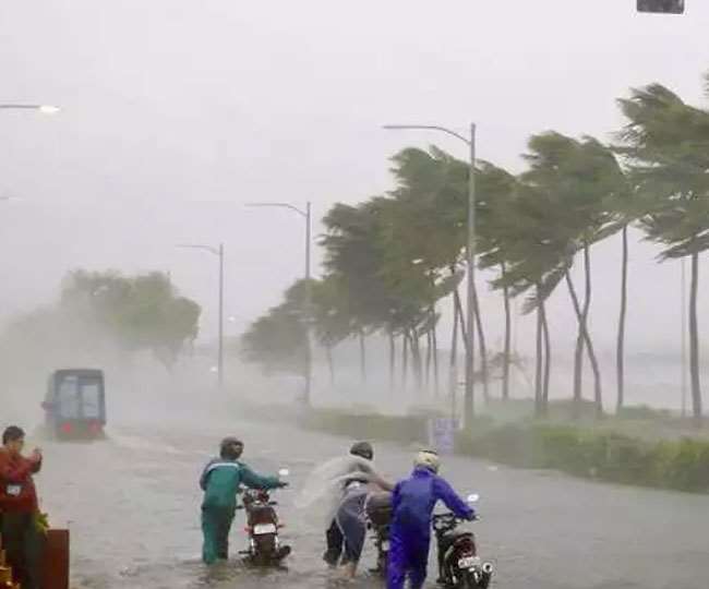 Weather Updates : अगले तीन दिनों तक दक्षिण, पश्चिम और उत्तर भारत में भारी बारिश का अलर्ट, जानें अपने इलाके का हाल