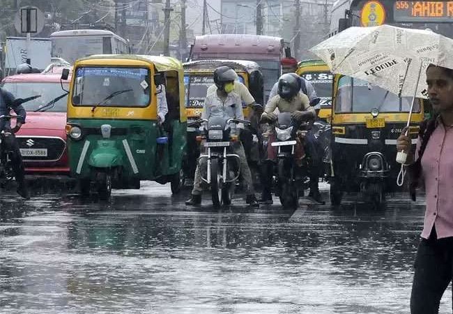 Weather Forecast: बारिश से फिर भीगेगी दिल्ली-एनसीआर, राजस्थान, उत्तराखंड सहित इन राज्यों के लिए अलर्ट