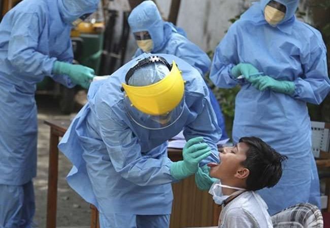 COVID India Updates : कल के मुकाबले कोरोना के नए मामलों में गिरावट, 38 हजार से ज्यादा केस और 219 मौतें