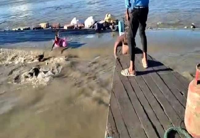 Boat Accident in Assam: ब्रह्मपुत्र नदी में डूूबनेवाले एक नाव का पता चला, बचाए गए 42 लोग