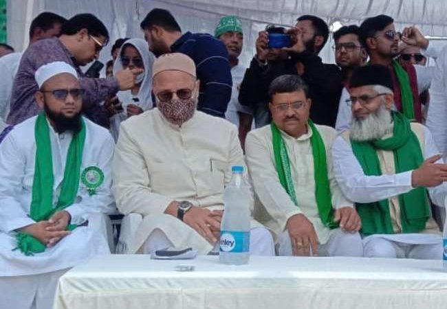 असदुद्दीन ओवैसी पहुंचे बाराबंकी, कहा-उत्तर प्रदेश में एक मजबूत पार्टी के तौर पर उभरेगी AIMIM