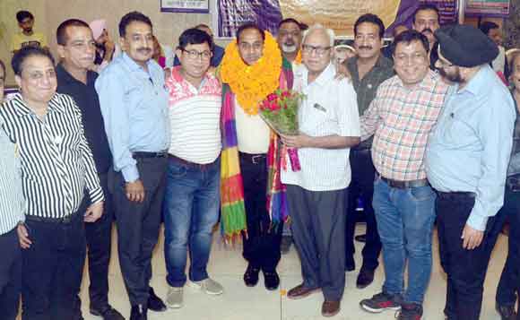 नवनिर्वाचित कार्यकारिणी को दिलाई शपथ