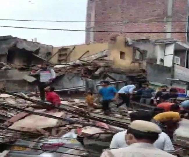 दिल्ली में ढही चार मंजिला इमारत, अब तक तीन लोगों की मौत; अरविंद केजरीवाल ने ट्वीट कर जताया दुख