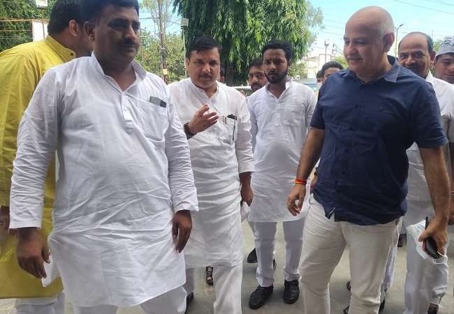 आम आदमी पार्टी भी भगवान श्रीराम की शरण में, अयोध्या पहुंचे दिल्ली के डिप्टी सीएम मनीष सिसोदिया