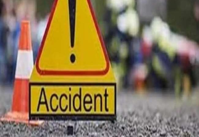 Karnataka Road Accident: कर्नाटक में भीषण सड़क हादसा, दो वाहनों की टक्कर में गई 8 लोगों की जान