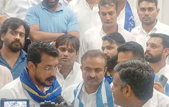 दो जिला पंचायत सदस्यों समेत दर्जनों लोगों ने थामा आसपा का दामन