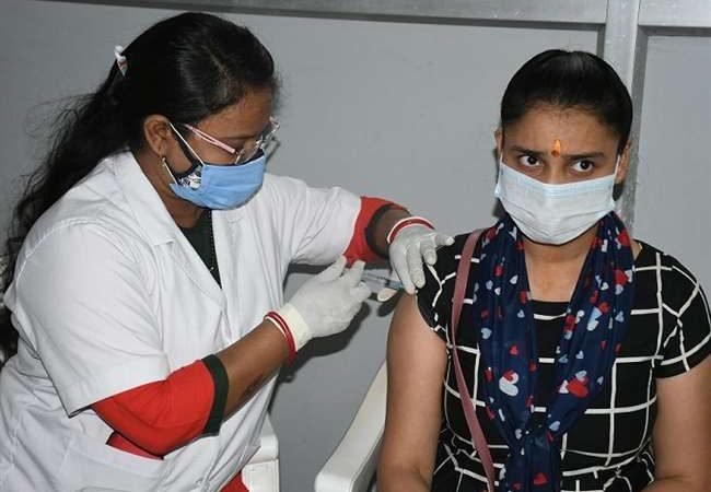 कोरोना वैक्सीनेशन का 243वां दिन, देश में लगाई जा चुकी 76 करोड़ से अधिक डोज