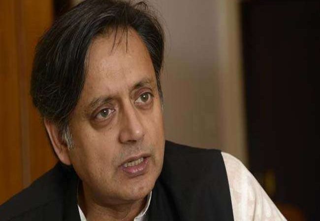 शशि थरूर ने कांग्रेस में तत्काल नेतृत्व बदलने की मांग की, राहुल गांधी को अध्यक्ष बनाए जाने की पैरवी की