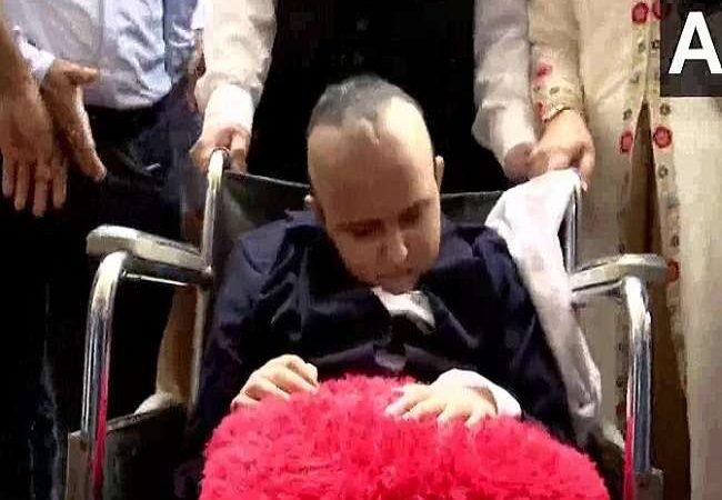 गुजरात: एक दिन की जिला कलेक्टर बनी 11 वर्षीय फ्लोरा असोदिया