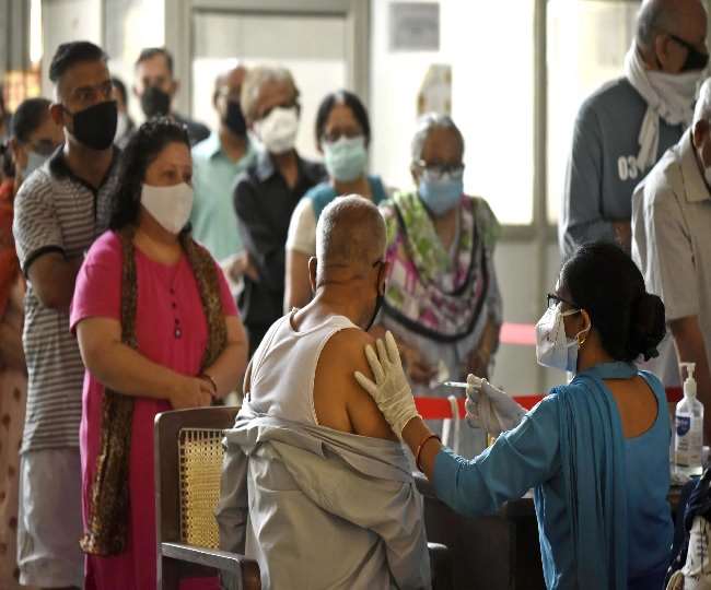India COVID-19 Updates: कोरोना के मामलों में उतार-चढ़ाव जारी, 30,773 नए मामलों के साथ 309 लोगों की मौत