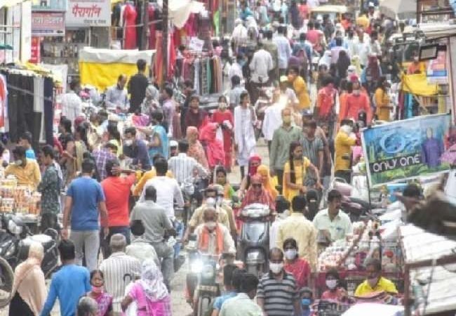 देश में कोरोना वायरस के कमजोर पड़ने के संकेत, R-Value सितंबर मध्य से घटकर एक से नीचे पहुंची