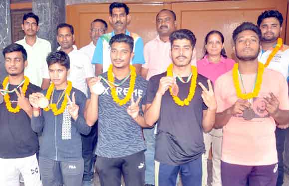 पदक विजेता खिलाडिय़ों का किया सम्मान