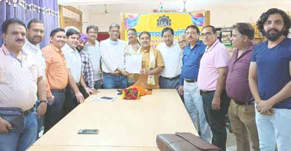 लघु उद्योग प्रकोष्ठ के प्रदेश संयोजक को सौंपा ज्ञापन