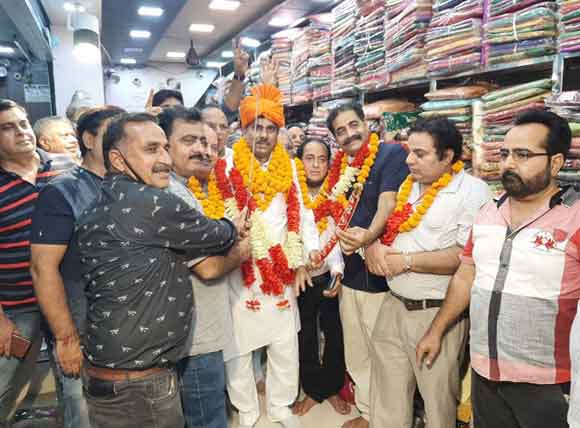 पंजाबी समाज के नवनिर्वाचित अध्यक्ष का किया सम्मान