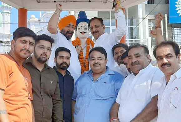 पुष्प वर्षा कर मनाया शहीदे आजम भगतसिंह को जन्मदिवस