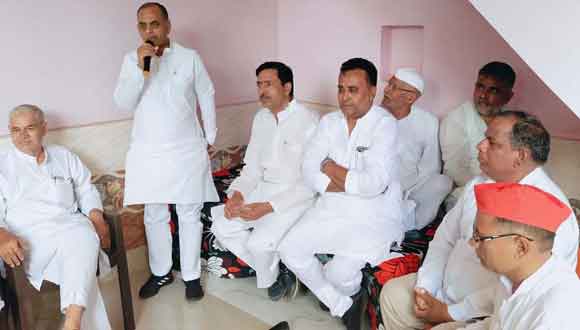 सपा जिलाध्यक्ष ने किया दर्जनों गांवों का दौरा, की रैली को ऐतिहासिक बनाने की अपील