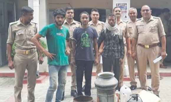 अवैध शराब के साथ दो आरोपी किए गिरफ्तार