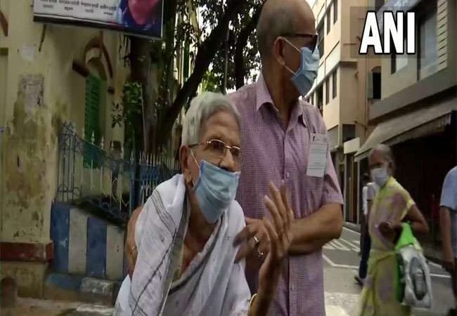 LIVE: पश्चिम बंगाल में 3 विस सीटों पर मतदान, भवानीपुर में दोपहर 1 बजे तक 35.97 फीसद वोटिंग