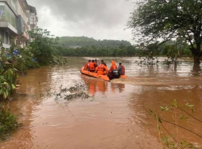 बाढ़ का प्रकोप: महाराष्ट्र में 400 से अधिक मौतें, तेलंगाना की मुसी नदी में भी उफान; हैदराबाद के चिड़ियाघर में भरा पानी