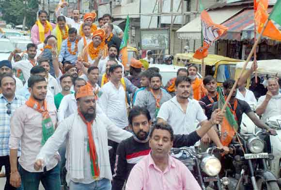 नवनियुक्त भाजयुमो महानगर अध्यक्ष का जगह-जगह किया गया भव्य स्वागत