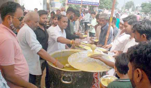 कान्हाजी की छठी पर किया भंडारे का आयोजन