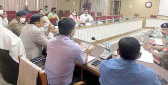 विभागीय समन्वय स्थापित कर शीघ्रता से सीवर लाइन का कार्य पूरा कराया जाए: अपर मुख्य सचिव, नगर विकास