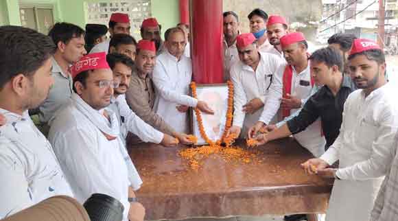 पुण्यतिथि पर सपाइयों ने किया एसआरएस यादव का स्मरण