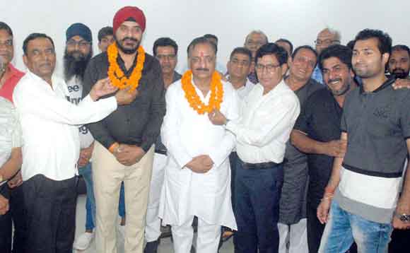 भाजपा अल्पसंख्यक प्रकोष्ठ के प्रदेश उपाध्यक्ष का किया सम्मान