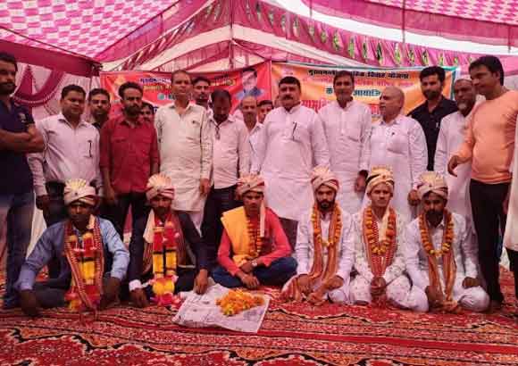 मुख्यमंत्री सामुहिक विवाह योजना के तहत नगर पालिका ने छः जोडो का संपन्न कराया सामुहिक विवाह