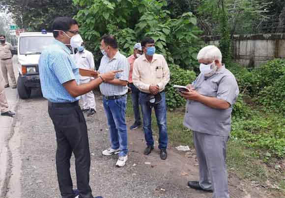 मण्डलायुक्त ने आज  नगर का भ्रमण कर साफ-सफाई एवं सडकों की स्थिति का लिया जायजा