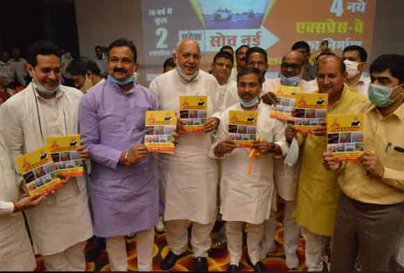 आंगनबाड़ी भवनों का मुख्यमंत्री जी ने किया उद्घाटन गुलाम ओलिया केंद्र की आंगनवाड़ी कार्यकत्री मोहिनी सैनी को मुख्यमंत्री जी ने किया सम्मानित
