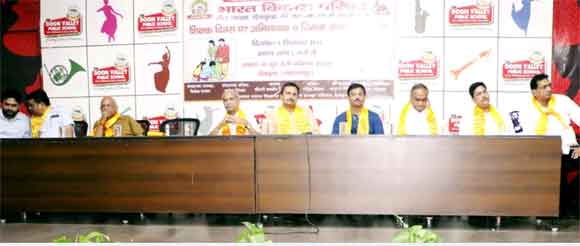 हमारा चरित्र और हमारे संस्कार, हमारी उच्च शिक्षा के प्रमाण होते हैं: परवीर