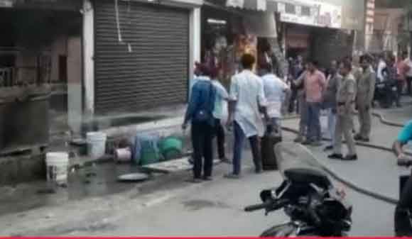 सिलेंडर से लगी आग के कारण हजारों रू0 का सामान जलकर हुआ राख