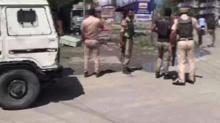 श्रीनगर में CRPF जवानों पर आतंकी हमला, एक जवान औऱ नागरिक घायल