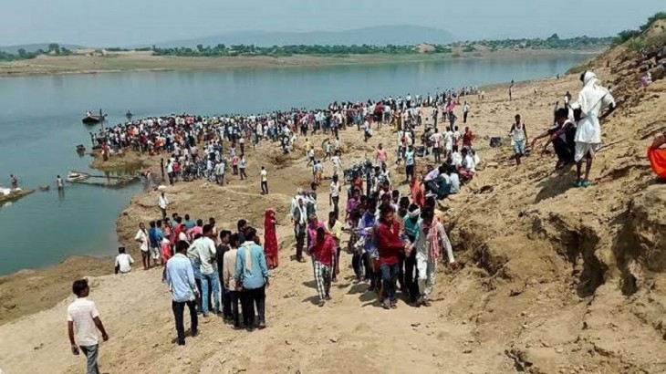 बिहार में सिकरहना नदी में नाव डूबी, 6 शव बरामद 20 लोग लापता