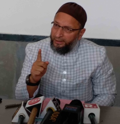 अयोध्या दौरे से पहले ओवैसी को साधुओं के गुस्सा का करना पड़ा सामना