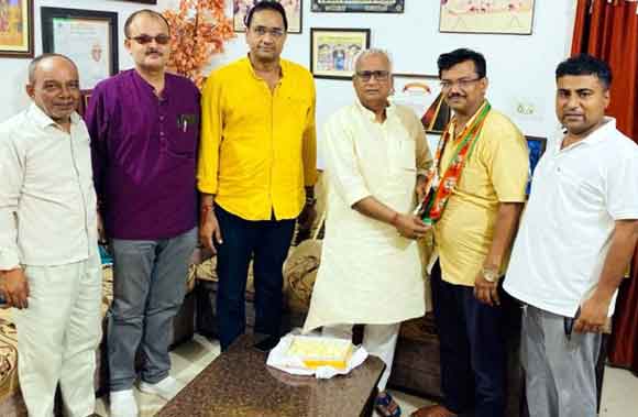 विवेक तायल व राजेश सिंघल को किया गया सम्मानित