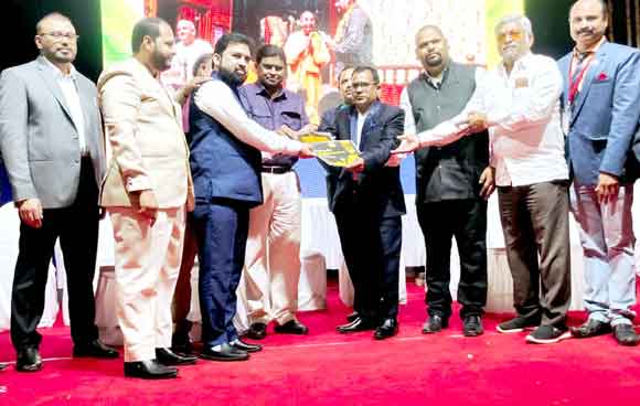 डा0 अनवर सईद अन्तर्राष्ट्रीय आयुष रतन एवार्ड से हुये सम्मानित